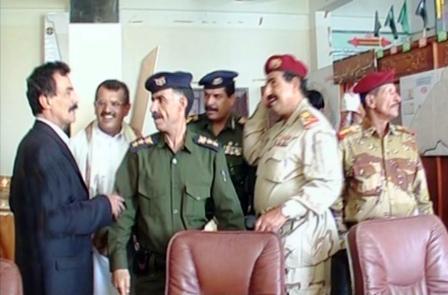 المصري والزايدي لدى زيارتهما للمستشفى العسكري بمأرب أمس